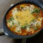 Sopa de tomate com ovo